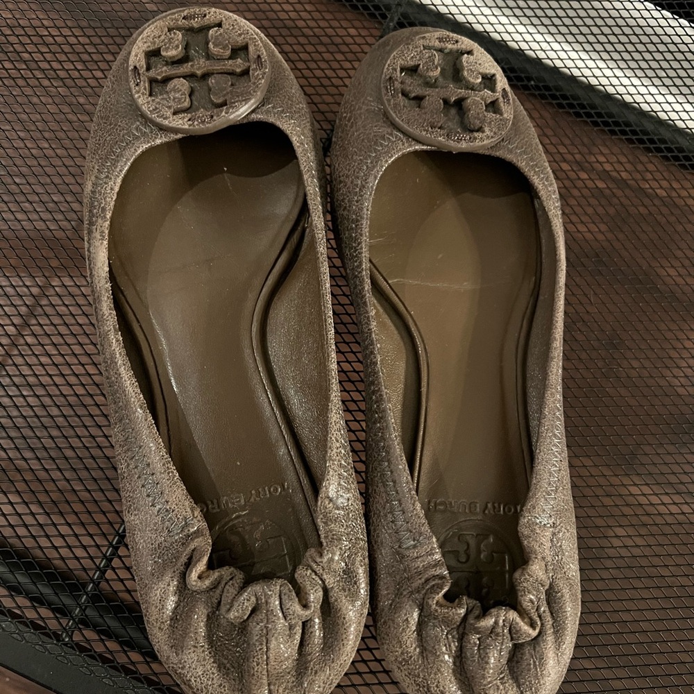 Tory Burch Women's Textured Brown Flats